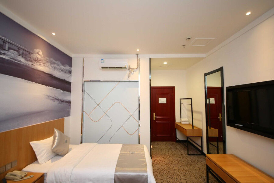 Chonpines Hotel Changchun Exterior photo